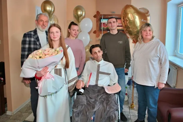 A story about love, loyalty and strength of spirit: a seriously wounded soldier married a girl at the Shalimov Center