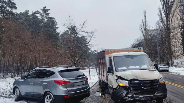 Snow and ice in Kyiv: almost 90 accidents occurred this morning