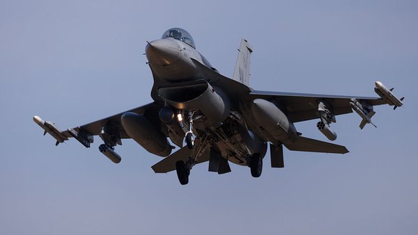 Poland scrambled its aircraft due to Russian missiles in Ukrainian airspace