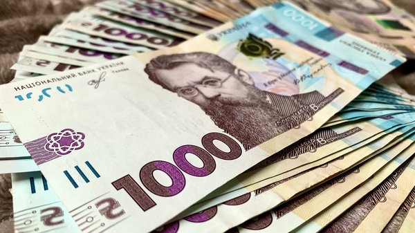 Bank clients were defrauded of over UAH 2 million: a lawyer and…