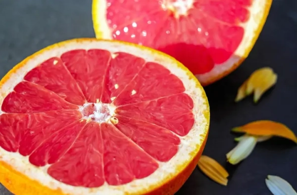 Grapefruit: Advantages, Potential Dangers, and Warnings