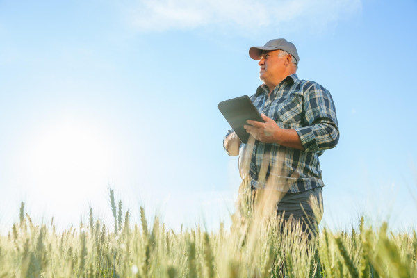 Which of the owners of shares and land will receive 100,000 hryvnias in Ukraine?