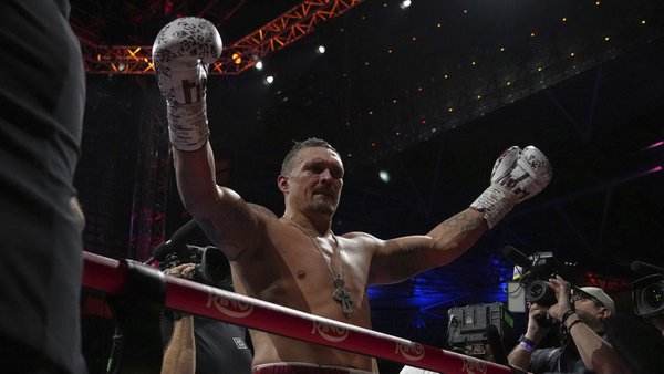 Oleksandr Usyk will hold a voluntary defense of…