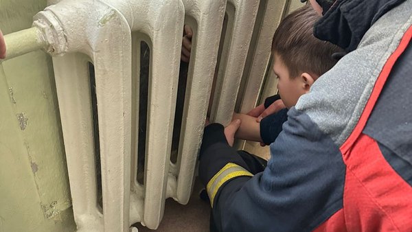 Hand stuck in battery: State Emergency Service rescues&hellip;