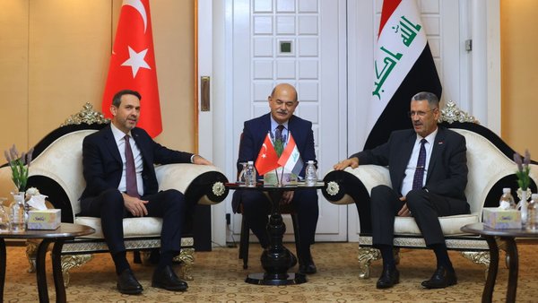 Iraq resumes oil exports via Turkey