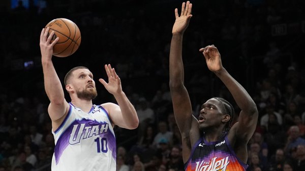 Sviatoslav Mykhailiuk scores in double figures in first NBA game in a…