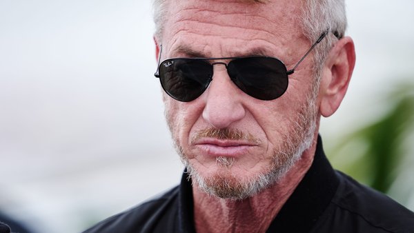 Ukrzaliznytsia published a video of Sean Penn's arrival in Kyiv