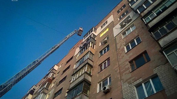 No injuries: rescuers in Fastiv removed a girl from a 9th-floor balcony