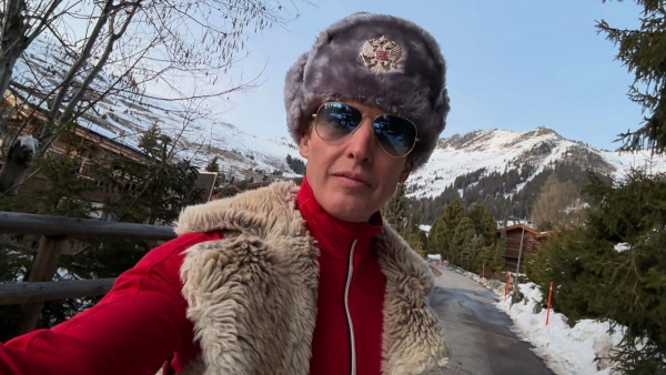 James Blunt wore a hat with the Russian coat of arms –…