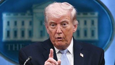 Trump calls on Iran not to charge tankers for passage through the…