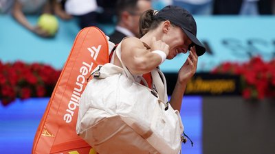 “I felt dizzy.” Iga Swiontek withdrew from a match at the WTA&hellip;