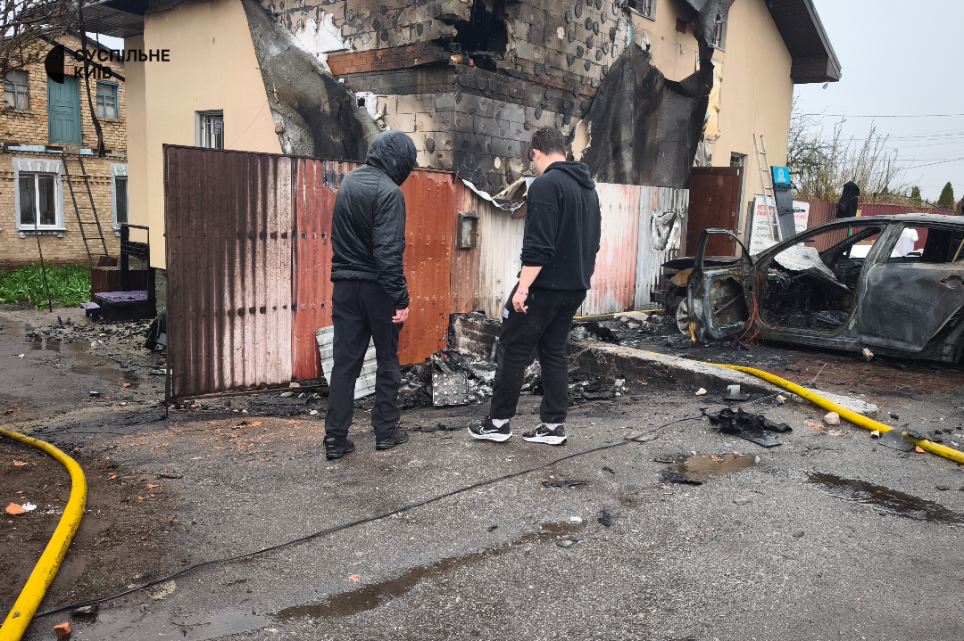 Загинули тварини: під час атаки РФ на Київщину горіла ветклініка у Чабанах