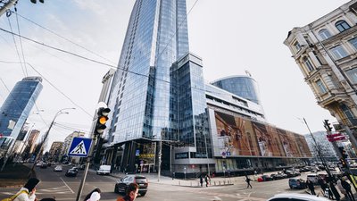 Man dies after falling from fifth floor at Gulliver shopping mall