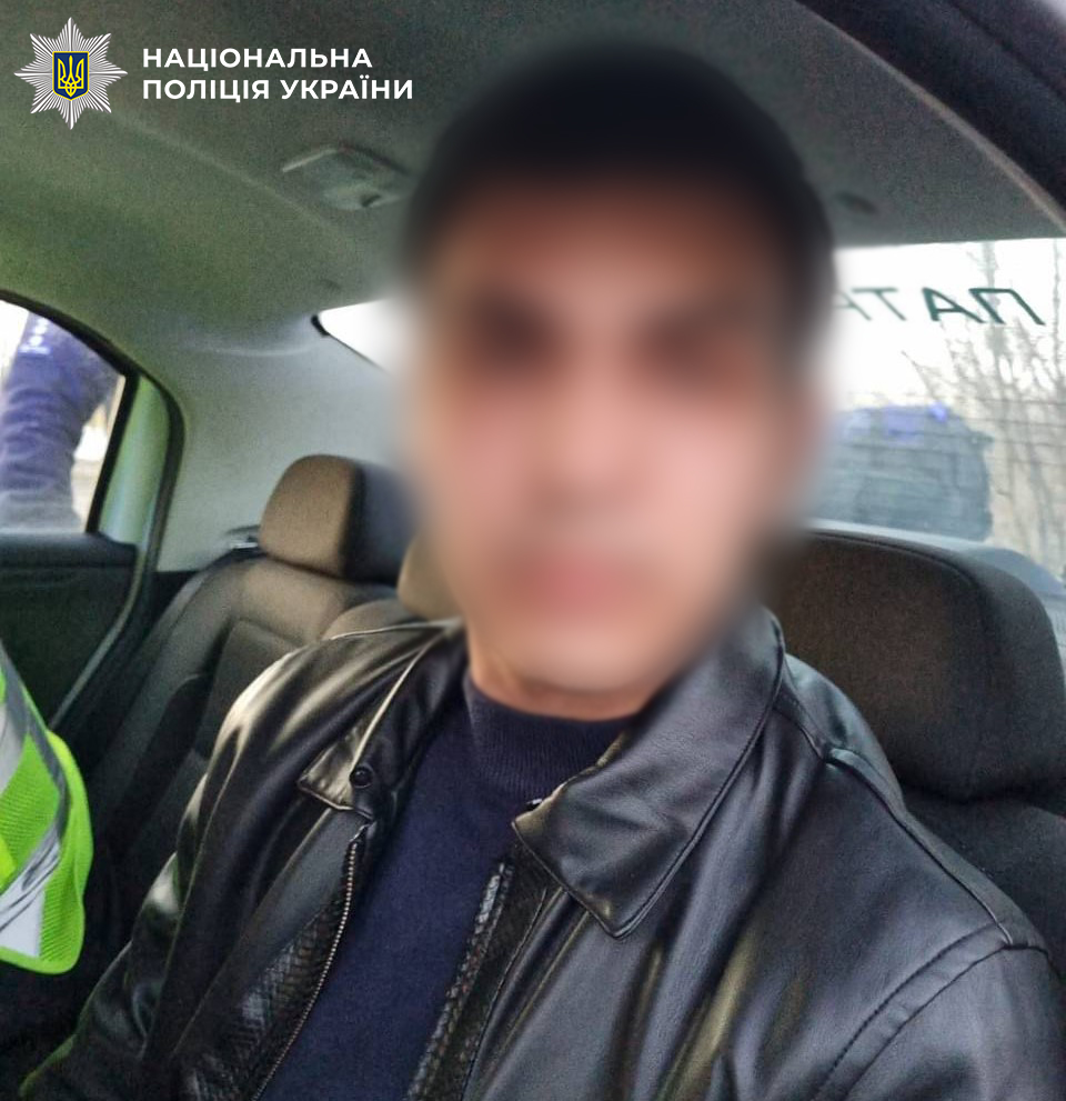 У Києві затримали іноземця, який під приводом продажу електроінструментів обікрав пенсіонера — поліція