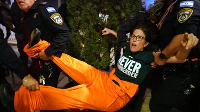 Police disperse anti-war protest in Tel Aviv