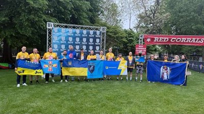 Ukrainian military personnel ran through Soldier Field 10 in Chicago as a&hellip;