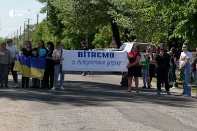 Вперше за чотири роки вдома: на Київщині зустріли звільненого з полону військового Володимира Барабася