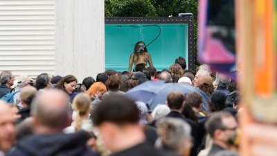 Pavilions and artists made a statement against the audience award