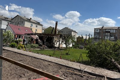 Атака РФ на Київщину: у Щасливому згорів будинок родини полеглого військового, у селі є поранені