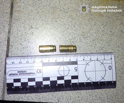 У Києві чоловік влаштував стрілянину у дворі житлового будинку