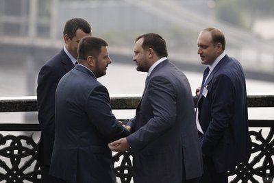 Зліва направо: міністр внутрішніх справ України Віталій Захарченко, міністр доходів і зборів України Олександр Клименко, перший віцепрем'єр-міністр України Сергій Арбузов і народний депутат від 